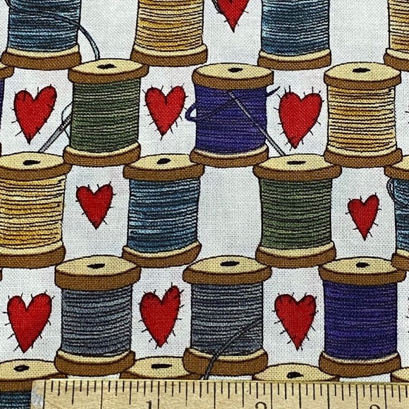 2.7 YD Hi-Fashion Fabric Sewing Spool Thread Heart Rose Measuring Tape Pin Quilt - Picture 5 of 9